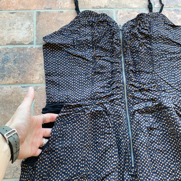 Spaghetti strap pocket dress with front zipper - Picture 3 of 8